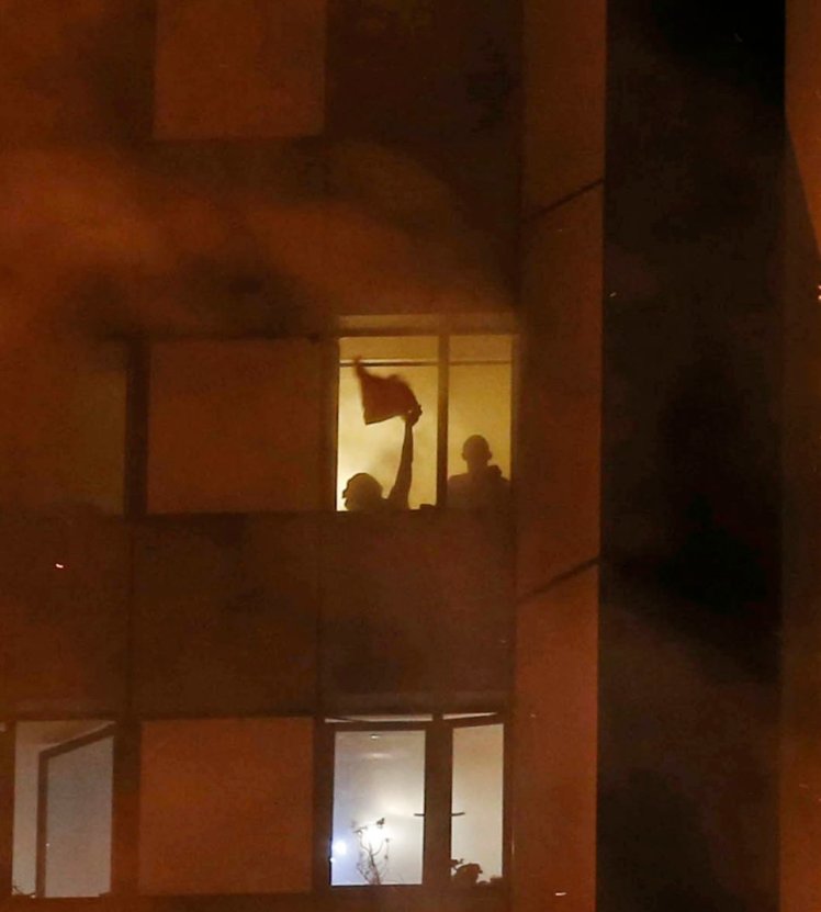 London fire: Screaming people trapped as blaze engulfs 27-storey Grenfell Tower in Notting Hill